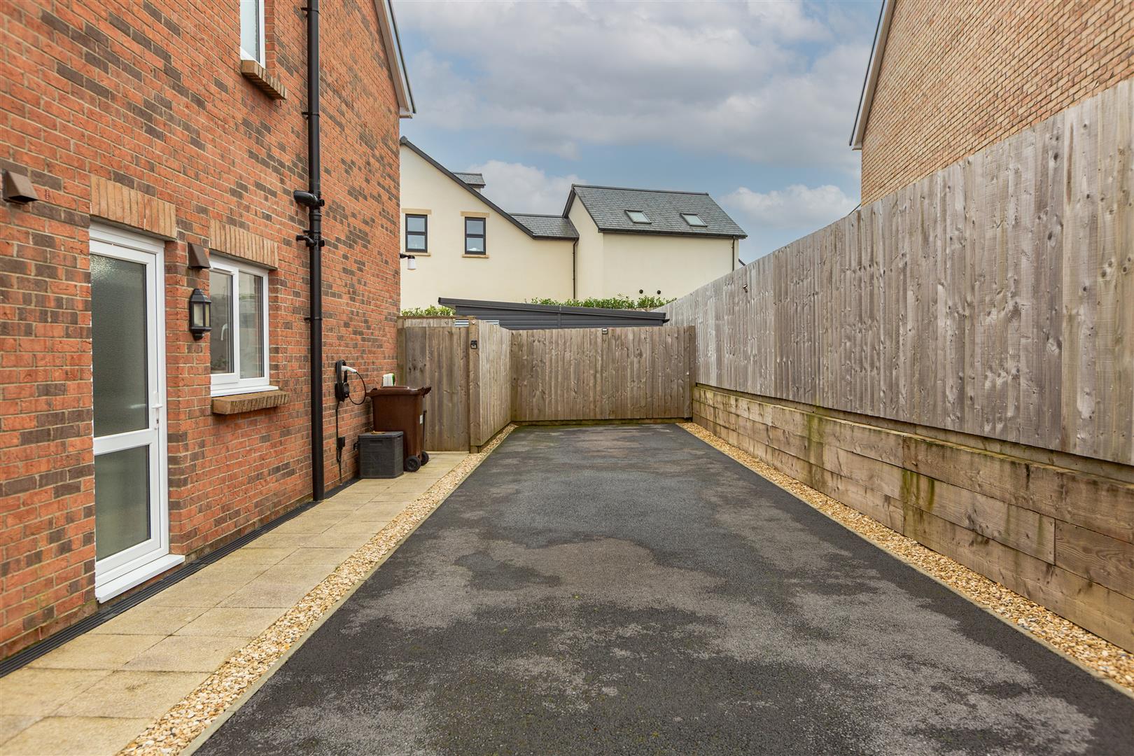 Clos Clemment, Five Roads, Llanelli, SA15 5YQ